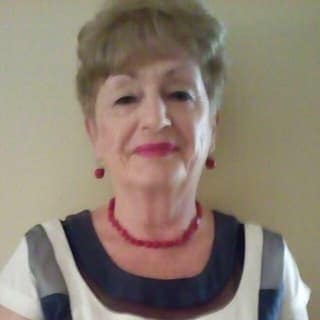 Люба Дворкин - административный директор, актриса